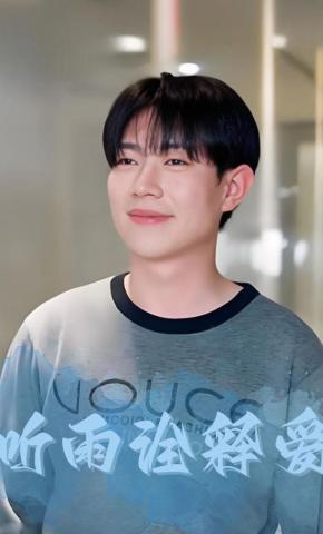 短剧听雨诠释爱海报