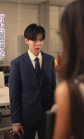 短剧《灯火阑珊处》海报