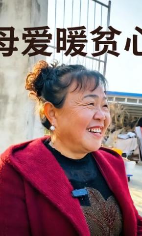 短剧《母爱暖贫心》海报