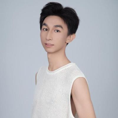 短剧演员何成军