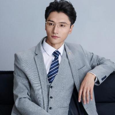 短剧演员刘明岩