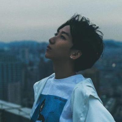 短剧演员李龙成