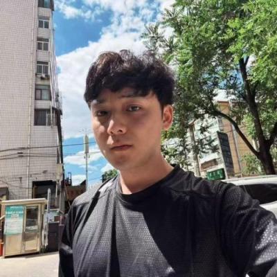 短剧演员李亦安