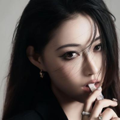短剧演员邢佩億
