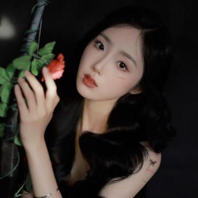 短剧演员明佳美