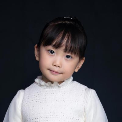 短剧演员王凤怡