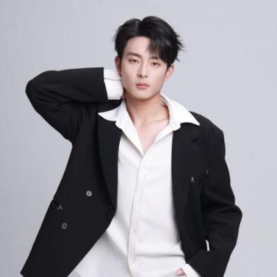 短剧演员胡海洪