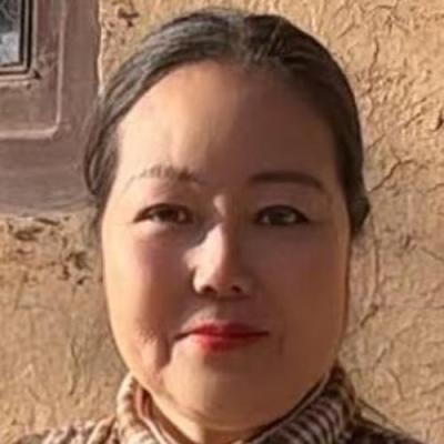 短剧演员席慕容