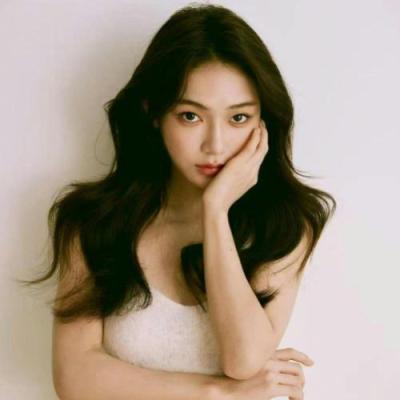 短剧演员武炜苗