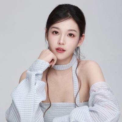 短剧演员周柳呈