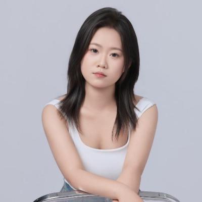 短剧演员何锦文