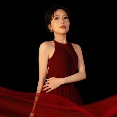 短剧演员余萱霏