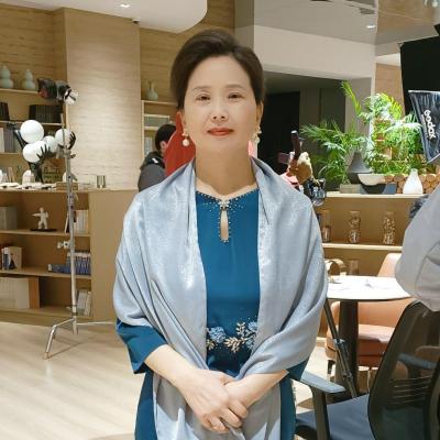 短剧演员辰钰