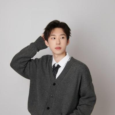 短剧演员郑锦山