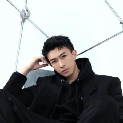 短剧演员何竣韬