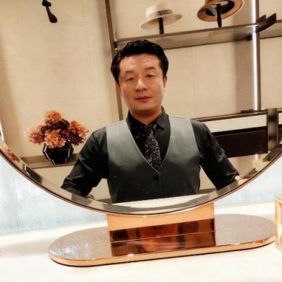 短剧演员吴向东