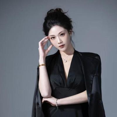 短剧演员许修萍