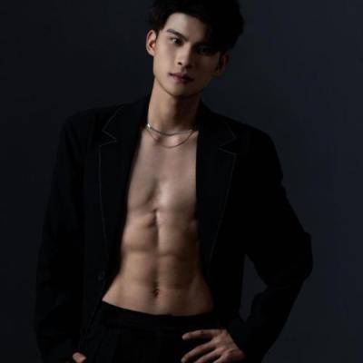 短剧演员沈龙龙