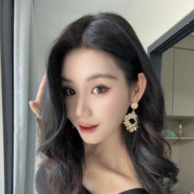 短剧演员向在双