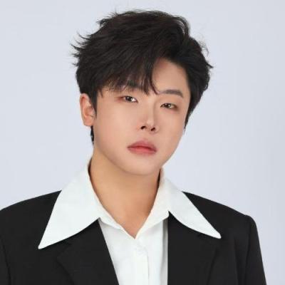 短剧演员何溢辰
