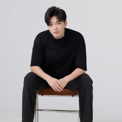 短剧演员张艺轩