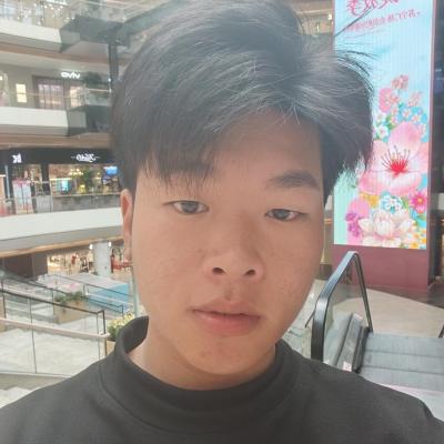 短剧演员何世龙