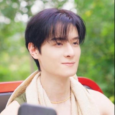 短剧演员区天瑞