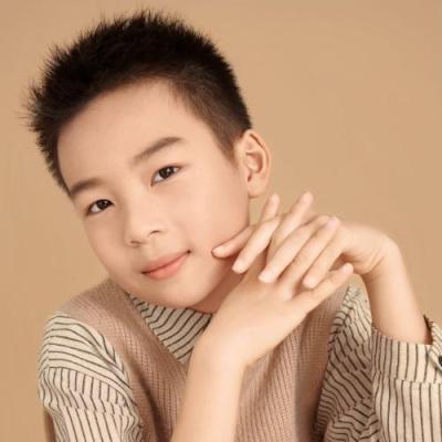 短剧演员陈哲正