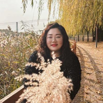 短剧演员牛丽琴