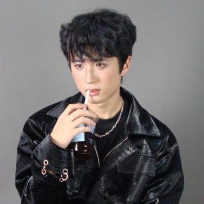 短剧演员高健航