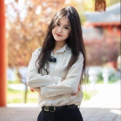 短剧演员阿依达娜·杜曼