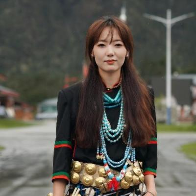 短剧演员白马措姆