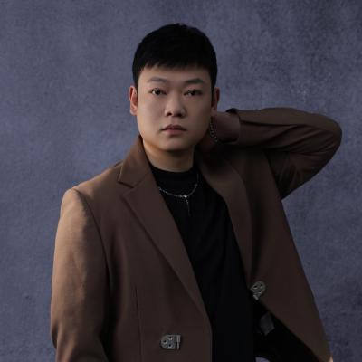 短剧演员李嵘莘