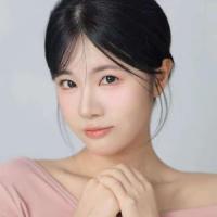 短剧演员何艳荣