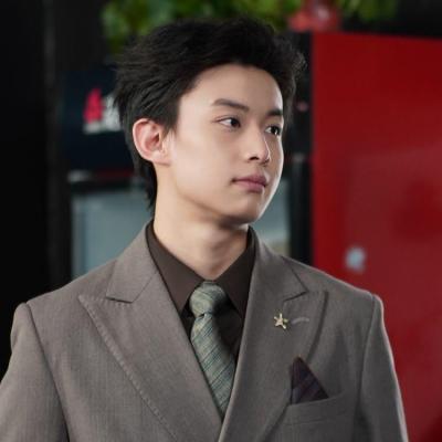 短剧演员李秉衡