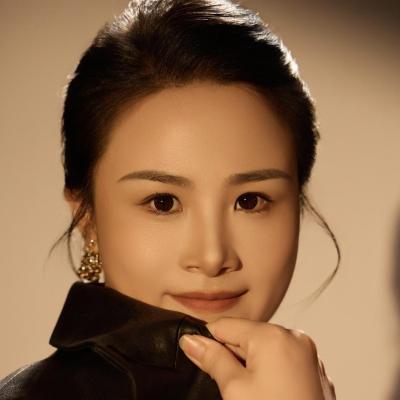 短剧演员郑卓