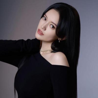 短剧演员周百亿