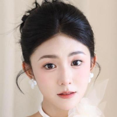 短剧演员黄新雅