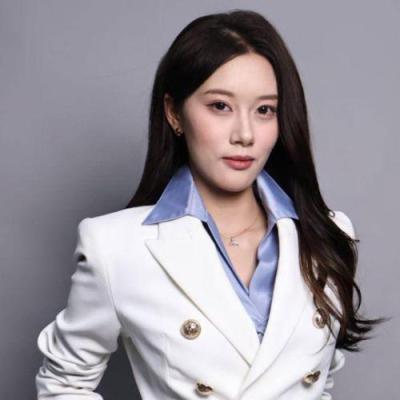 短剧演员梁旖锦