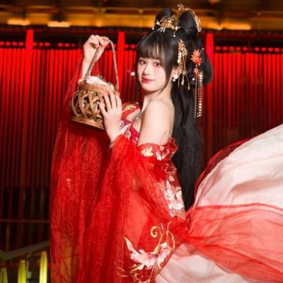 短剧演员杨紫怡