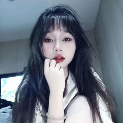 短剧演员李月荷